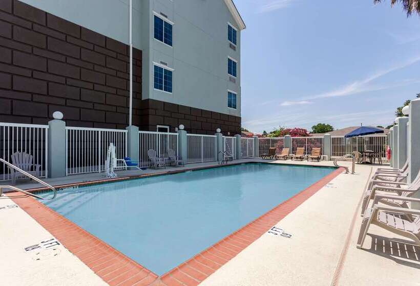 호텔 Comfort Suites New Orleans East