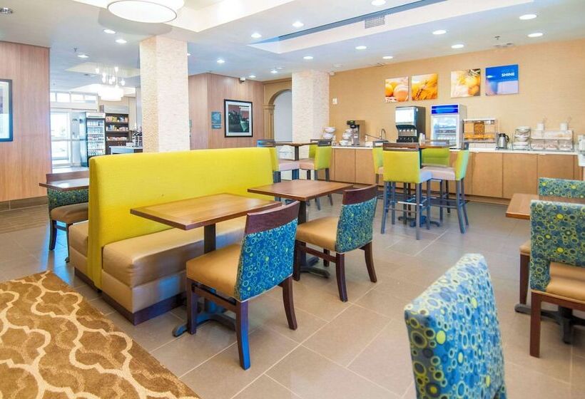 호텔 Comfort Suites New Orleans East