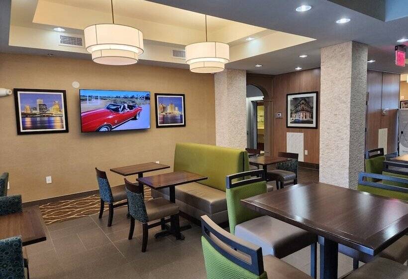 호텔 Comfort Suites New Orleans East