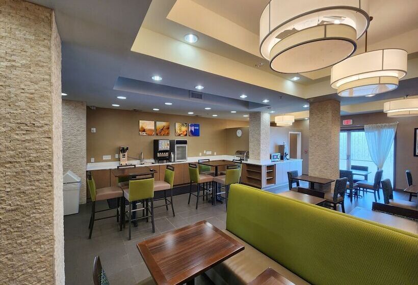 호텔 Comfort Suites New Orleans East