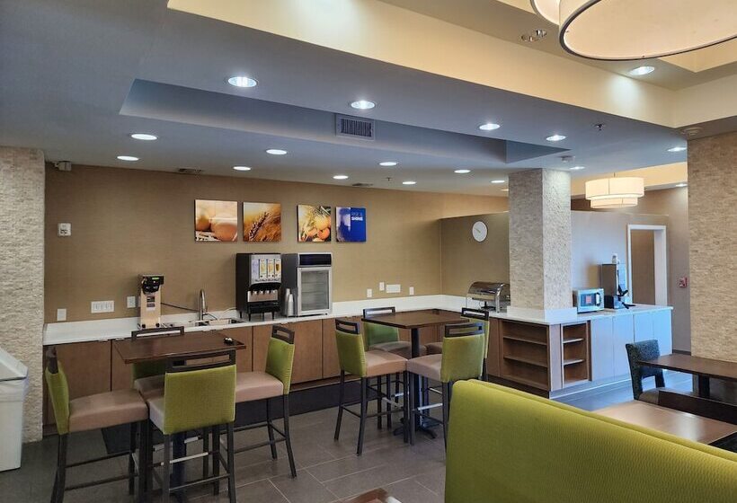 호텔 Comfort Suites New Orleans East