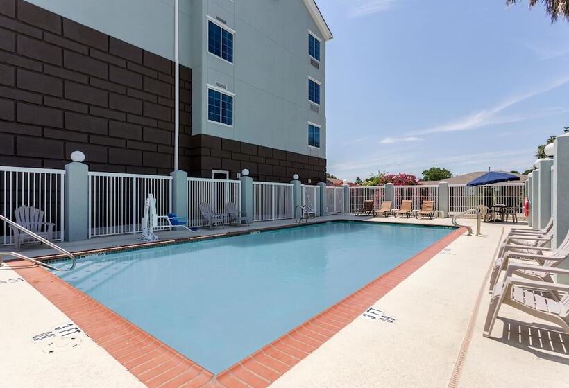 호텔 Comfort Suites New Orleans East