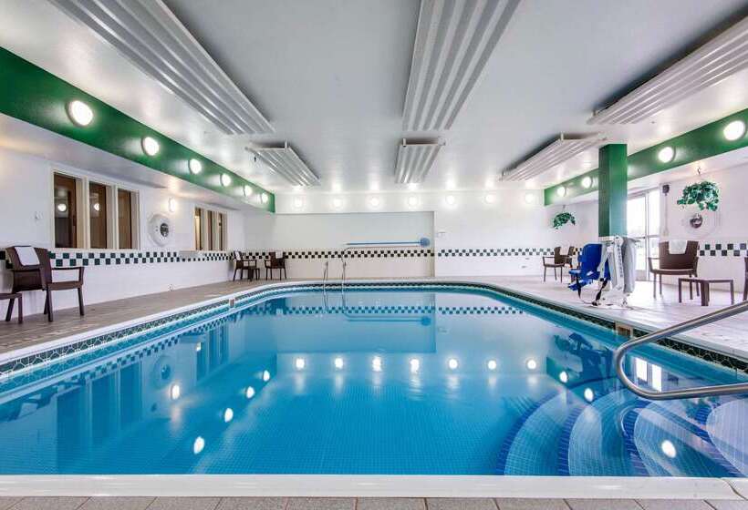 ホテル Comfort Suites Rochester Henrietta University Area