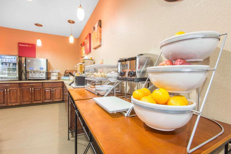 ホテル Comfort Suites Rochester Henrietta University Area