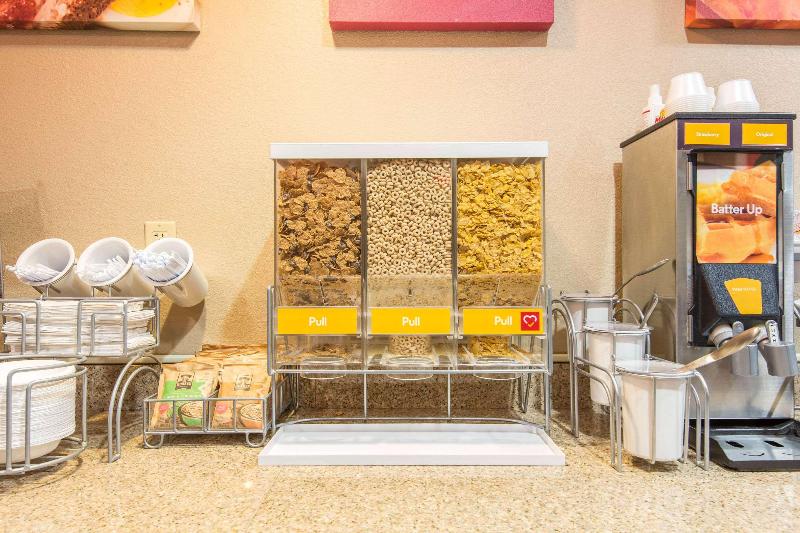 هتل Comfort Suites Rochester Henrietta University Area