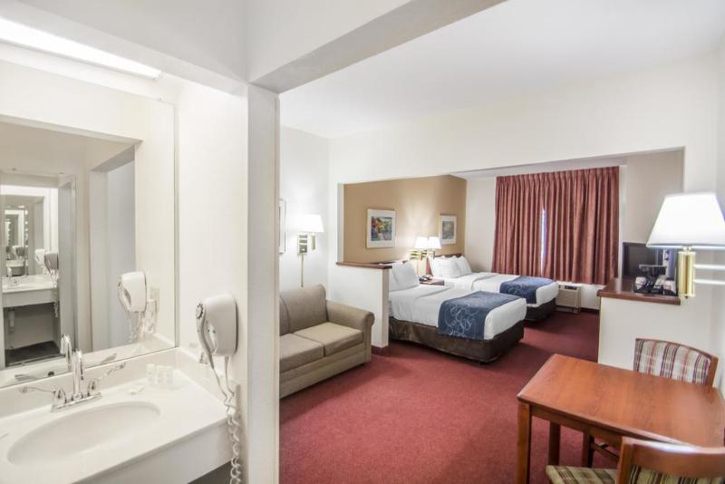 ホテル Comfort Suites Rochester Henrietta University Area