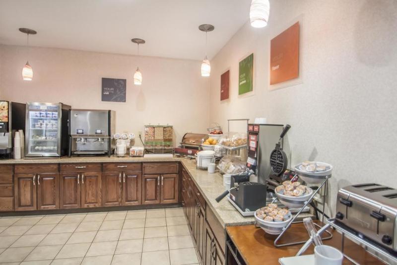 ホテル Comfort Suites Rochester Henrietta University Area