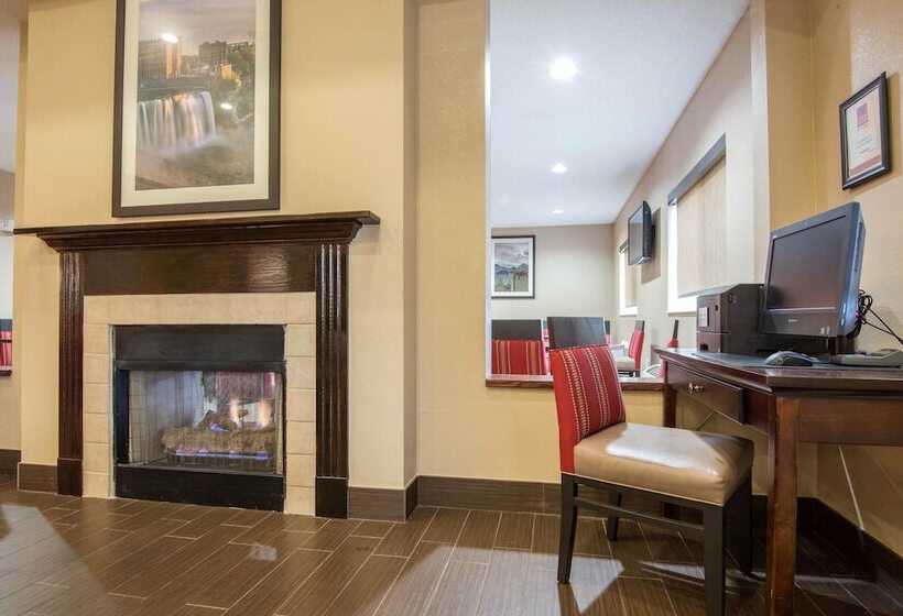 ホテル Comfort Suites Rochester Henrietta University Area