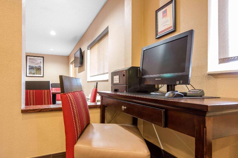 هتل Comfort Suites Rochester Henrietta University Area