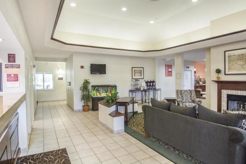 هتل Comfort Suites Rochester Henrietta University Area