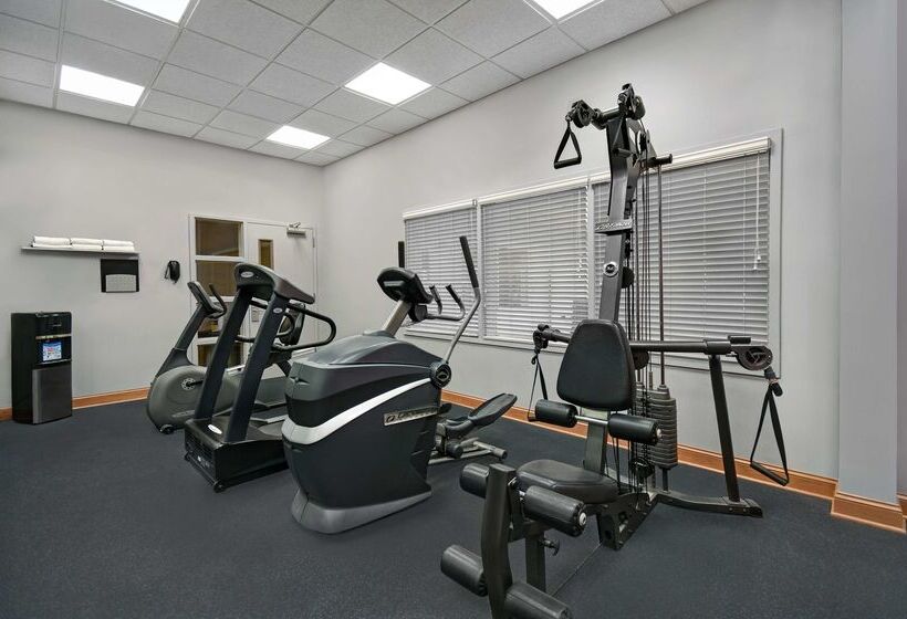 Отель Spark By Hilton Rochester University Area