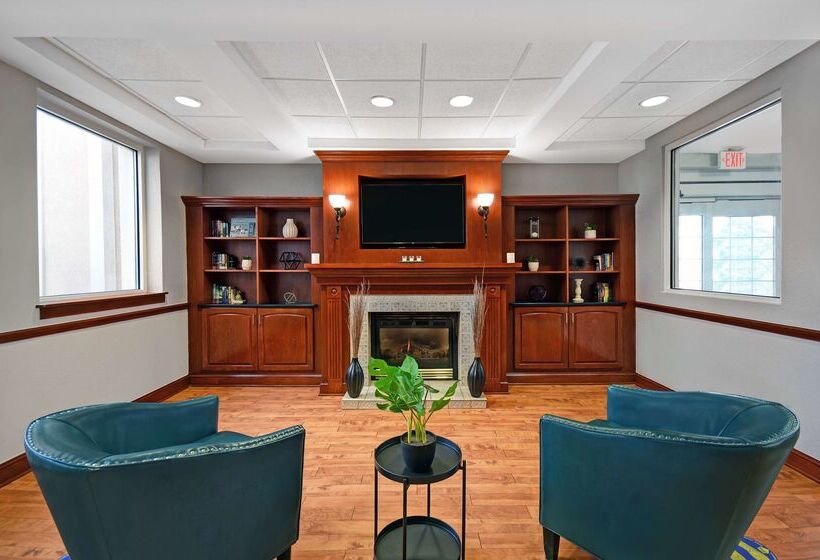 Отель Spark By Hilton Rochester University Area