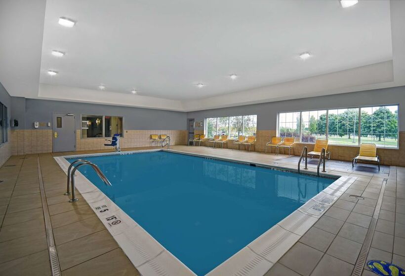 Отель Spark By Hilton Rochester University Area