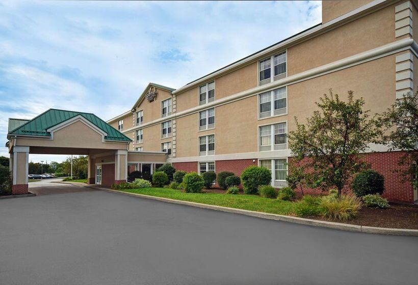 Отель Spark By Hilton Rochester University Area