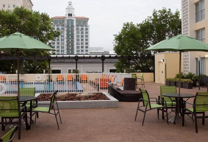 בית מלון כפרי Courtyard Miami Coral Gables