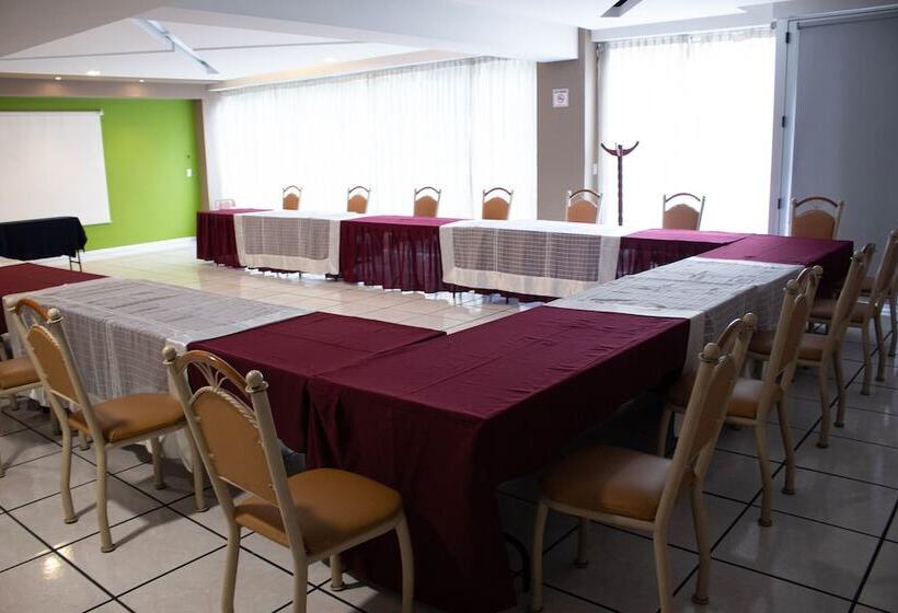 ホテル Diana Del Bosque By Dot Urban