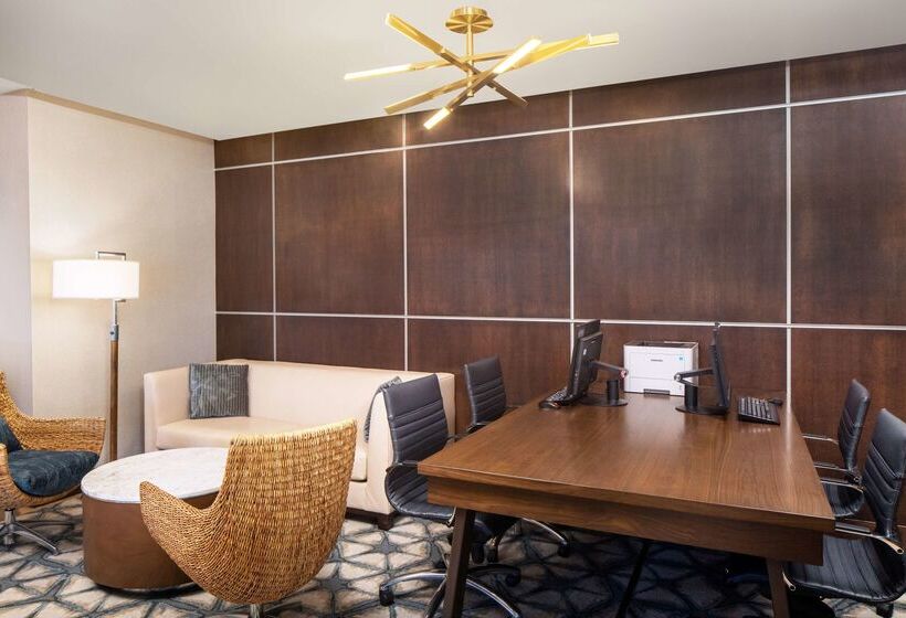 Отель Doubletree By Hilton Ann Arbor North