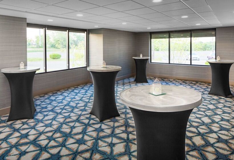 Отель Doubletree By Hilton Ann Arbor North