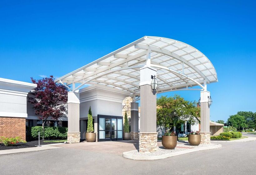 هتل Doubletree By Hilton Ann Arbor North
