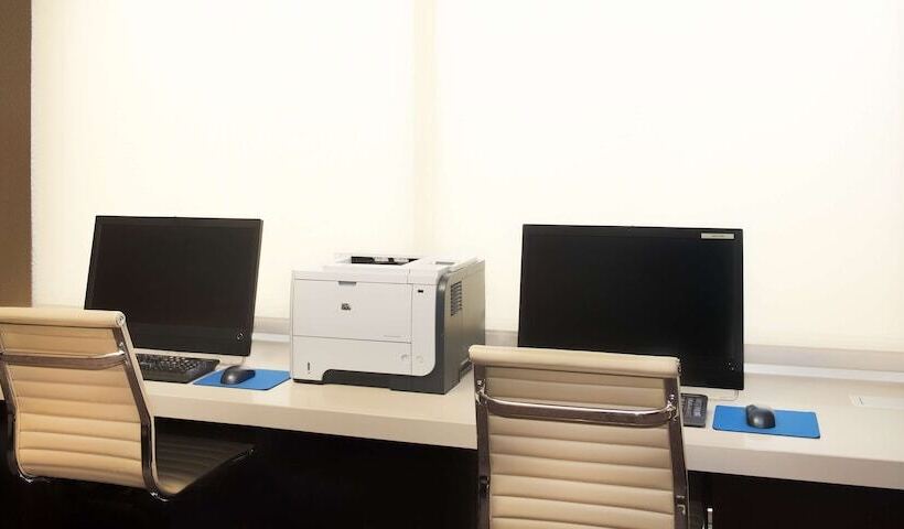 בית מלון כפרי Embassy Suites By Hilton Austin Arboretum