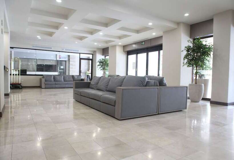 فندق Everest Ciudad Victoria