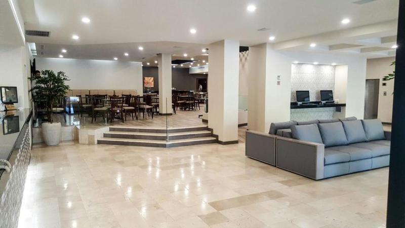 فندق Everest Ciudad Victoria