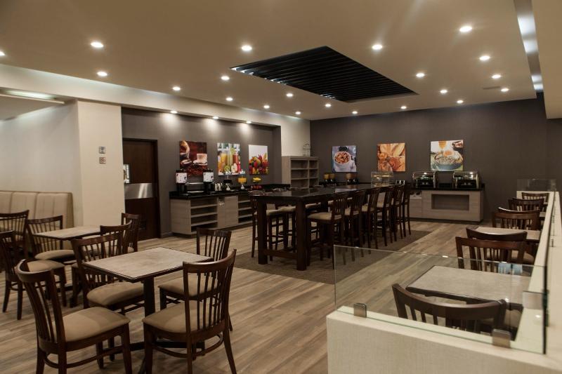 فندق Everest Ciudad Victoria