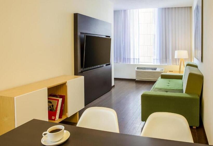 ホテル Fiesta Inn Centro Historico