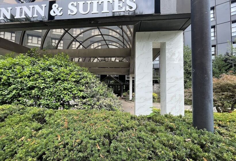 호텔 Garden Inn & Suites