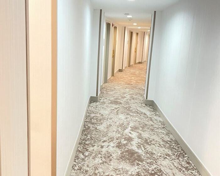 호텔 Garden Inn & Suites