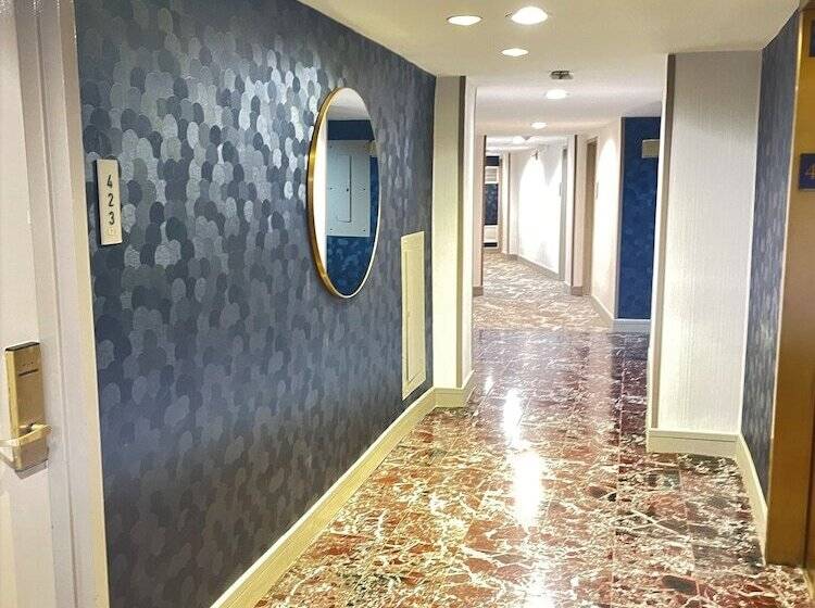 호텔 Garden Inn & Suites