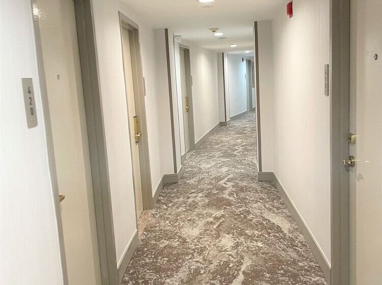 호텔 Garden Inn & Suites