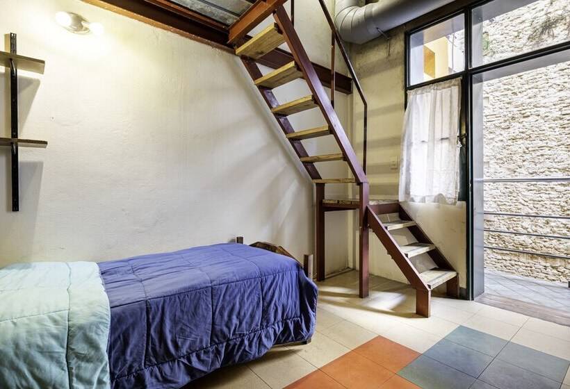 هتل Granados Hostel