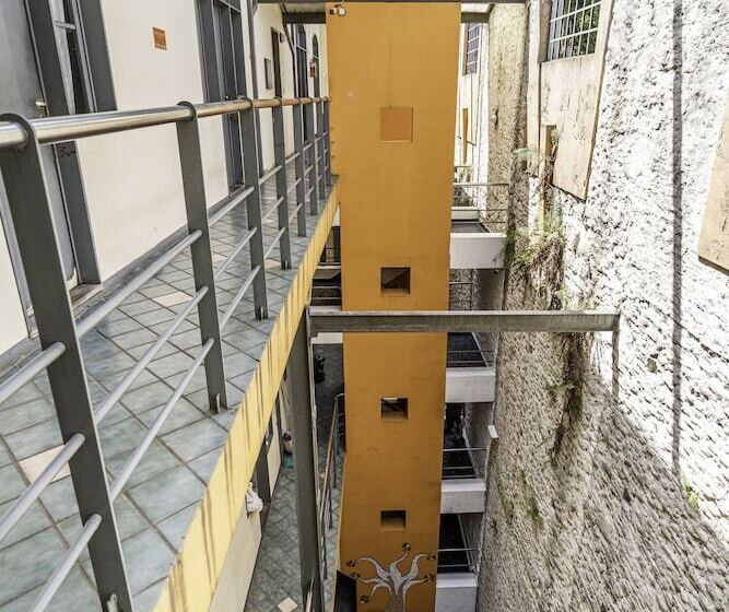 هتل Granados Hostel