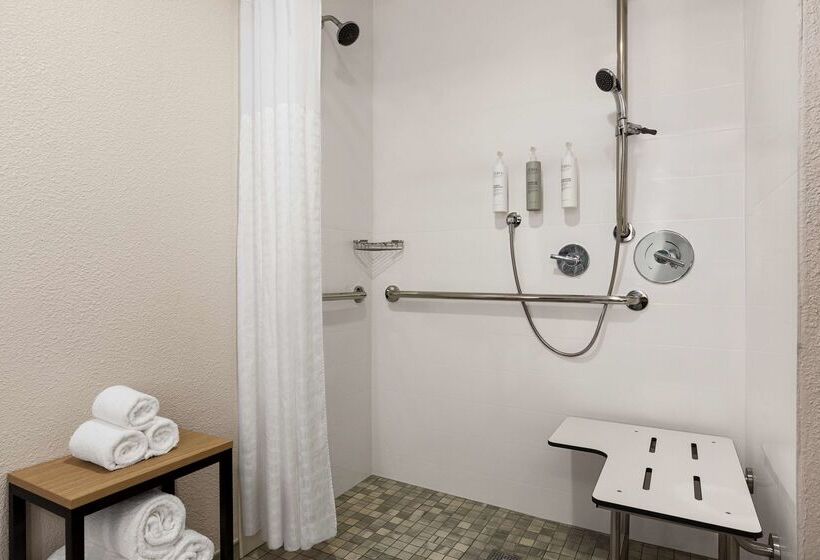 ホテル Hilton Garden Inn Monterey