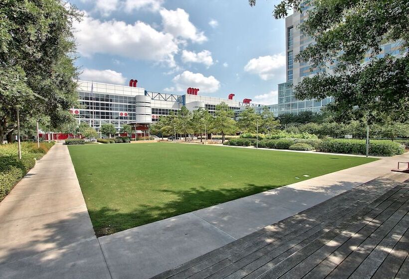 Holiday Inn Express Hotel & Suites Houston Downtown Convention Center, An Ihg