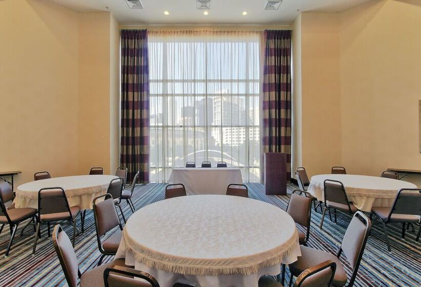 Holiday Inn Express Hotel & Suites Houston Downtown Convention Center, An Ihg