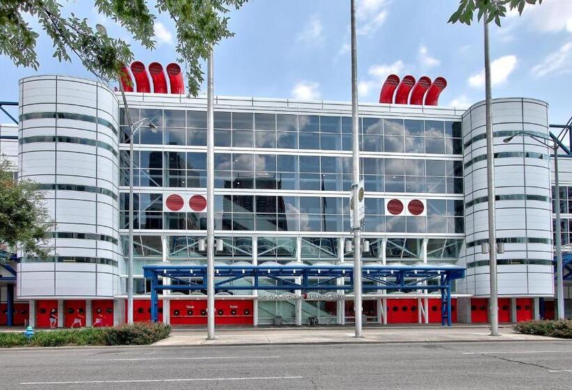 Holiday Inn Express Hotel & Suites Houston Downtown Convention Center, An Ihg