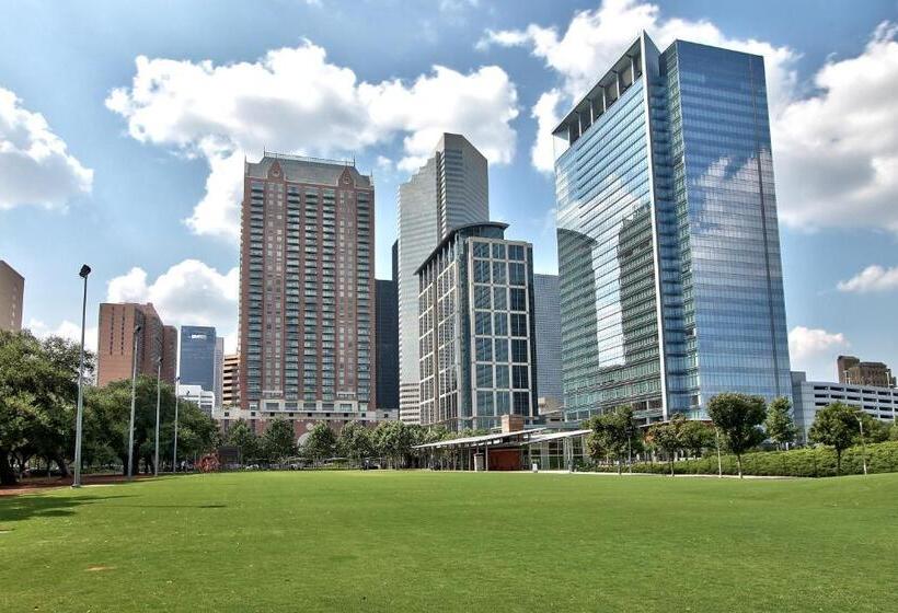 Holiday Inn Express Hotel & Suites Houston Downtown Convention Center, An Ihg