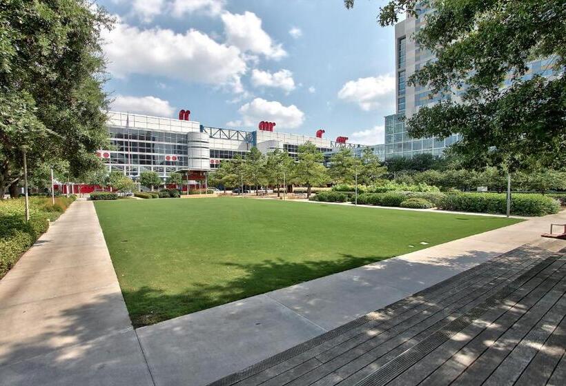 Holiday Inn Express Hotel & Suites Houston Downtown Convention Center, An Ihg