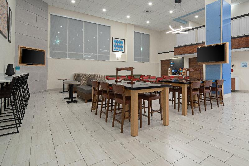 Отель Holiday Inn Express Seattle   Sea Tac Airport, An Ihg