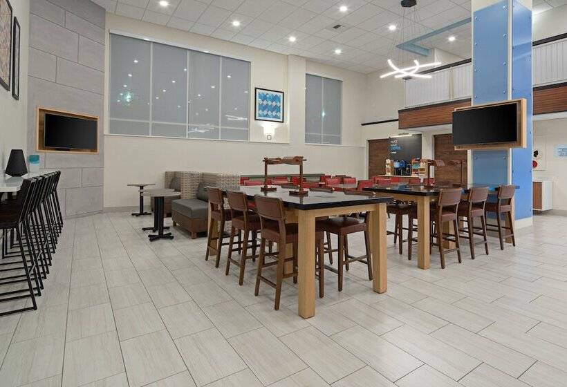 Отель Holiday Inn Express Seattle   Sea Tac Airport, An Ihg