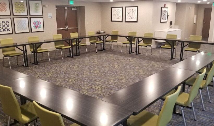 Отель Holiday Inn Express Seattle   Sea Tac Airport, An Ihg