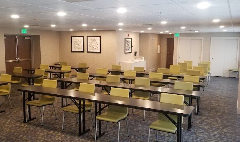 Отель Holiday Inn Express Seattle   Sea Tac Airport, An Ihg