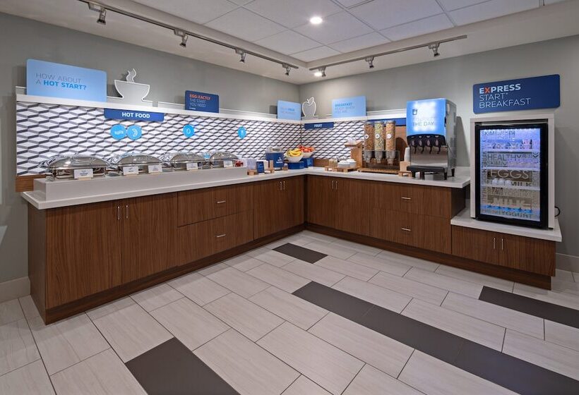 Отель Holiday Inn Express Seattle   Sea Tac Airport, An Ihg