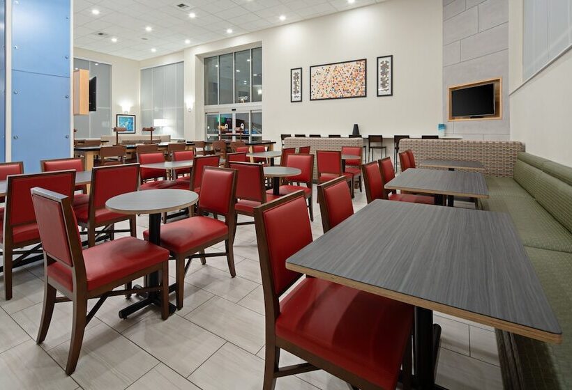 Отель Holiday Inn Express Seattle   Sea Tac Airport, An Ihg