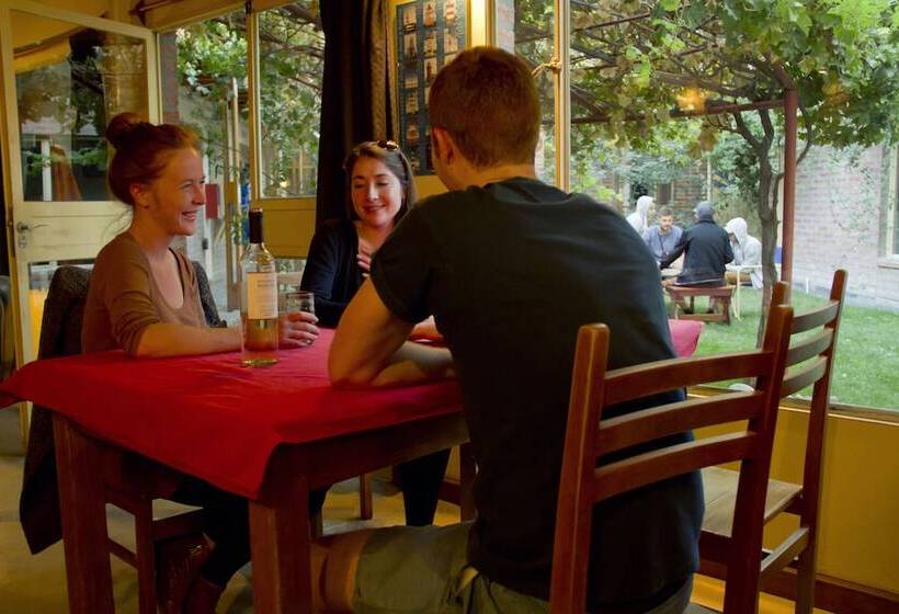 هتل La Tosca Hostel