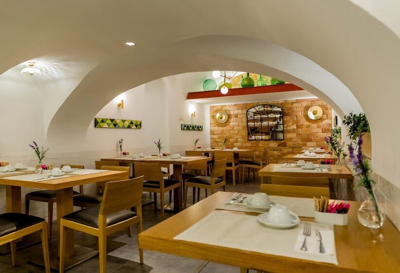 هتل Meninas Boutique Opera