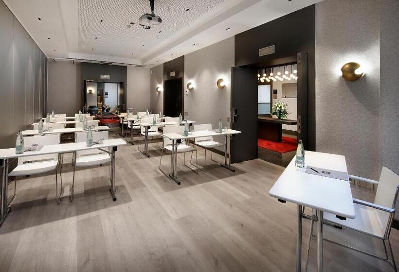 Отель Olivia Plaza