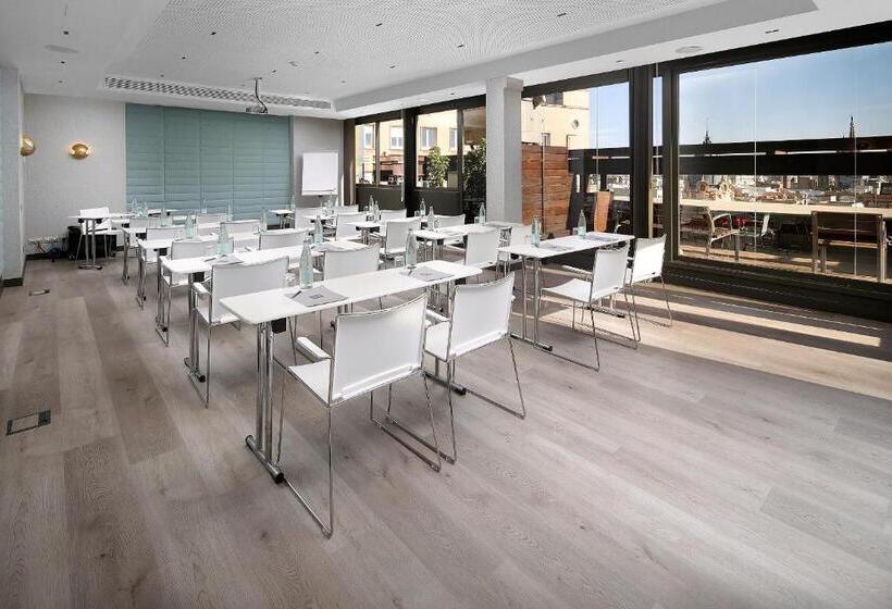 Отель Olivia Plaza